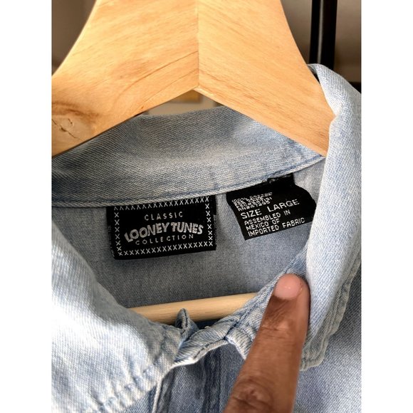 VINTAGE LOONEY TUNES DENIM LONG SLEEVE BUTTON UP SHIRT SIZE LARGE 90S Y2K HYPE - Picture 8 of 8